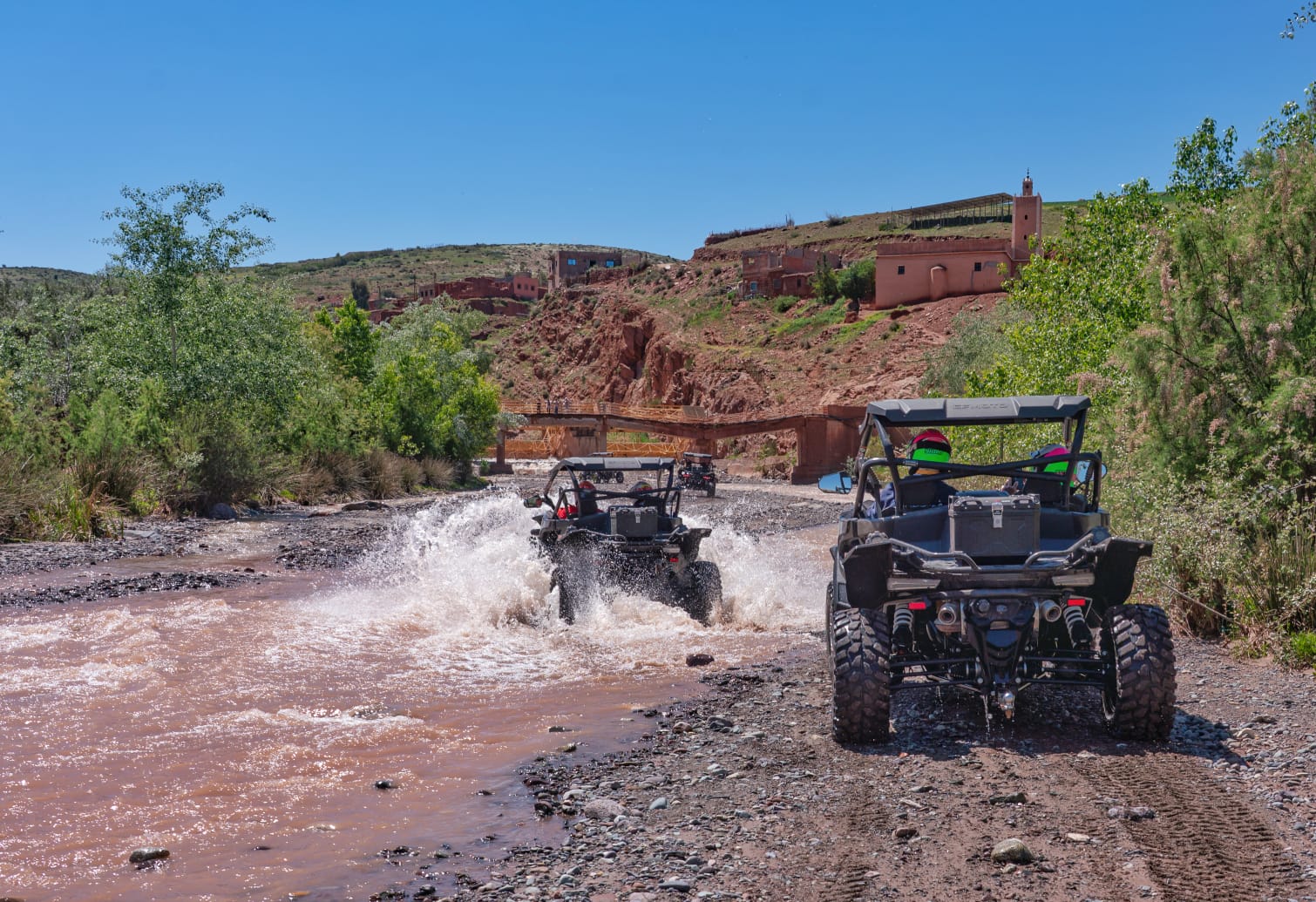 SSV CFMOTO Zforce en action sur dune