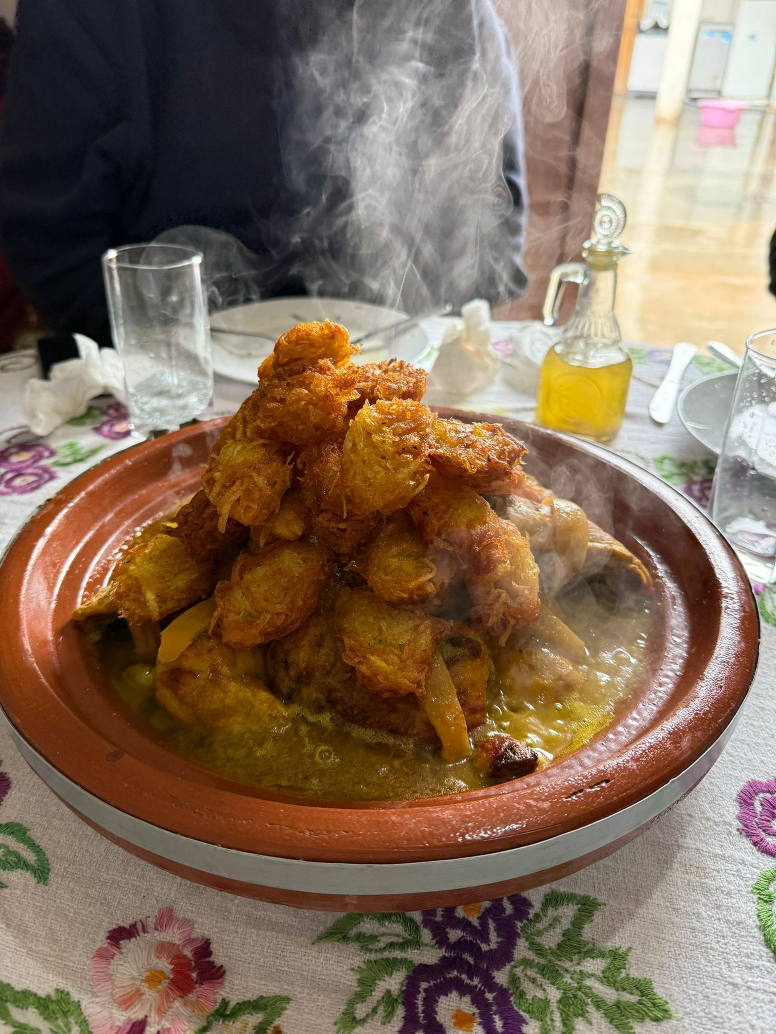 Tajine traditionnel servi pendant le raid Haut-Atlas