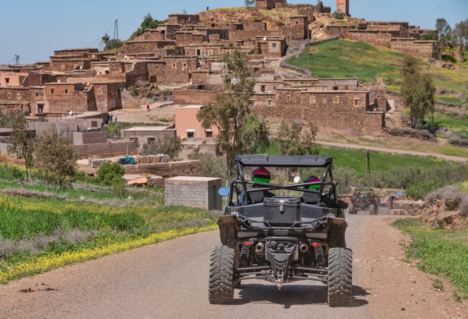 Village berbère traversé pendant la journée 2